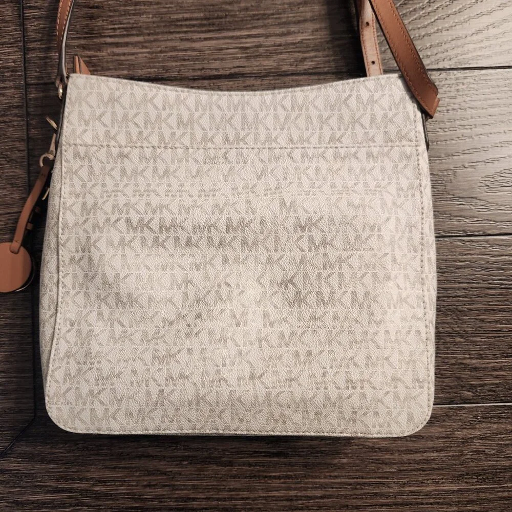 Michael Kors Crossbody Bag - Picture 3 of 6